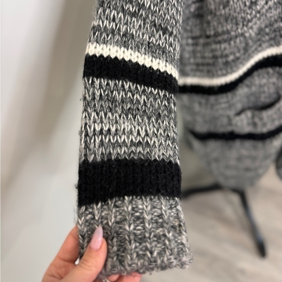 Forever 21 Contemporary Cozy Fuzzy Front Open Cardigan with Pockets (small) - Picture 6 of 8